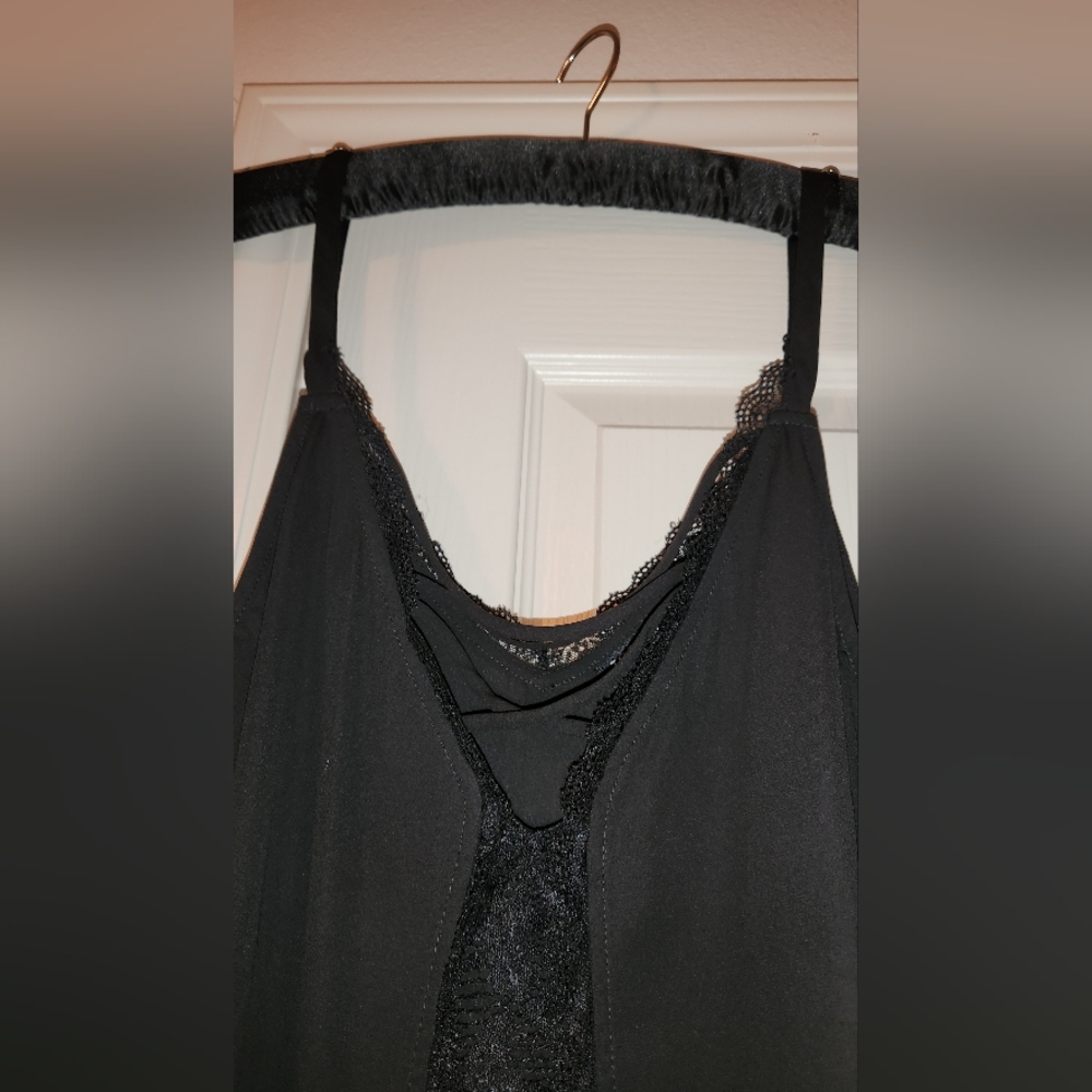 Torrid Black V-Neck Crepe Lace Trim Cami Size 3